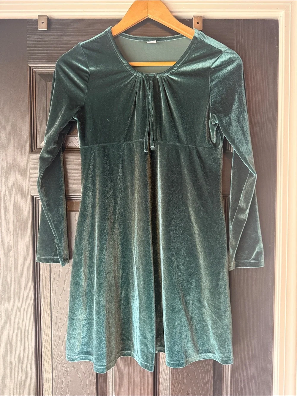 Old Navy Emerald Green Velvet Long-Sleeve Dress- girls 14/16 new without tags!